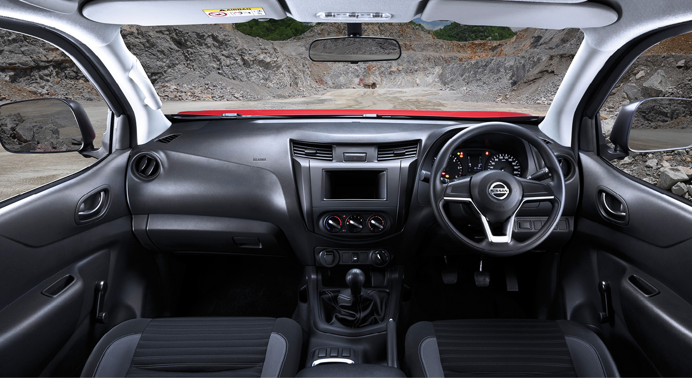 Nissan Navara xe interior